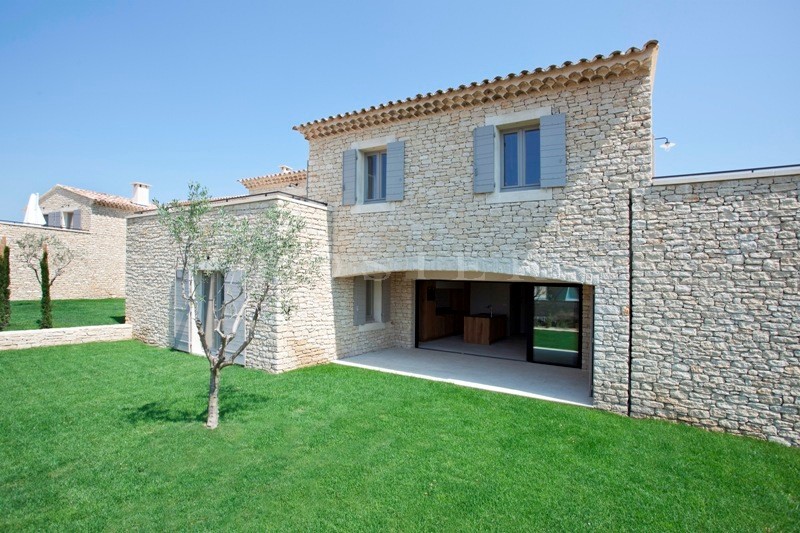 For sale, in Gordes, appartment                                                                                                                                                                                                                                                                                                                                                                                                                                                                                                                                                                                                                                                                                                                                                                                                                                                                                                                                                                                                                                                                                                                                                                                                                                                                                                                                                                                                                                                                                                                                                                                                                                                                                                                                                                                                                                                                                                                                                                                                                                                                                                                                                                                                                                                                                                                                                                                                                                                                                                                                                                                                                                                                                                                                                                                                                                      For sale, in Gordes, appartment in a small condo with wimming pool in common and a 3 300 m² garden                                                                                                                                                                                                                                   