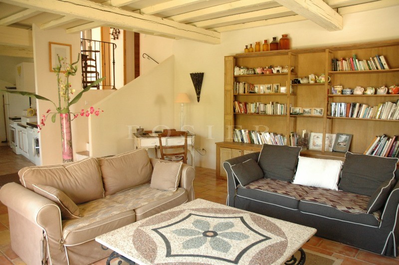 Between Gordes and Bonnieux, a few meters from the centre of the village and its shops, a village house with swimming pool for sale by Rosier.