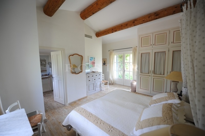 Luberon, for sale, minutes away from Gordes and Ménerbes, stone property with heated swimming pool and pool house