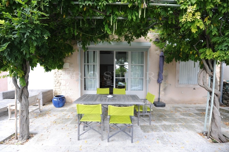 For sale, near the perched villages of Luberon, stone house with garden and swimming pool