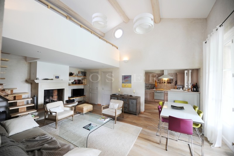 For sale, near the perched villages of Luberon, stone house with garden and swimming pool