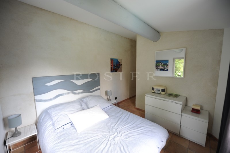 For sale, near the perched villages of Luberon, stone house with garden and swimming pool