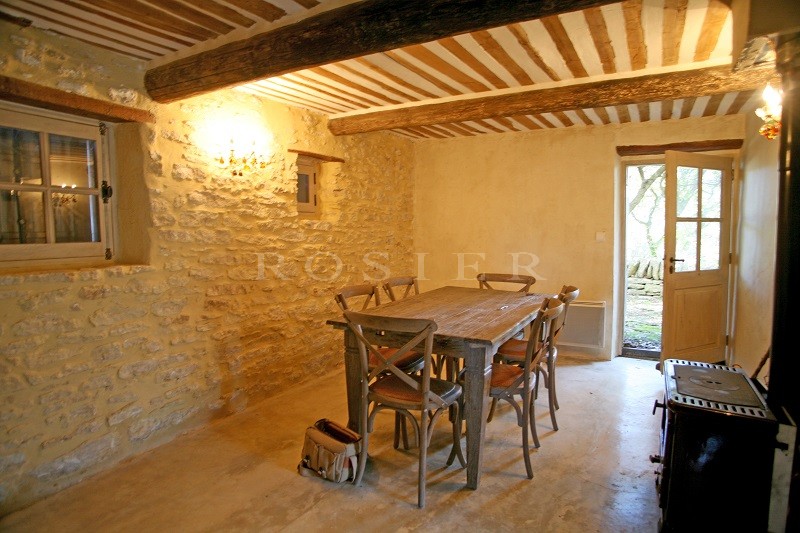 Near Gordes in Luberon, for sale, beautiful sheepfold in stones on 3 hectares of land