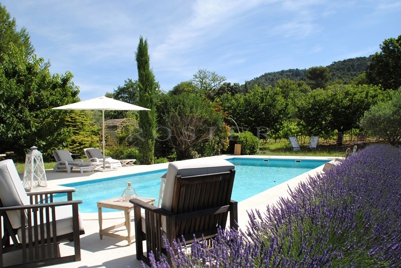 Near a beautiful village in Provence, charming traditional house with landscaped garden, swimming pool and terraces 