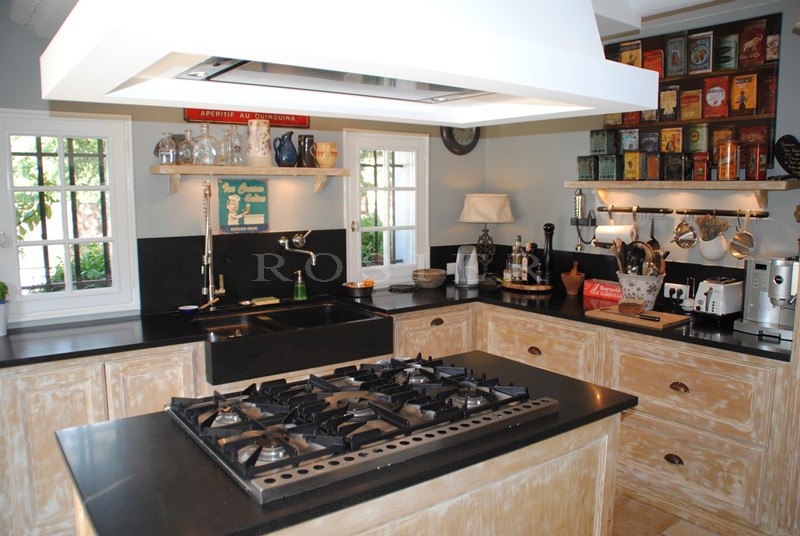 Near a beautiful village in Provence, charming traditional house with landscaped garden, swimming pool and terraces 