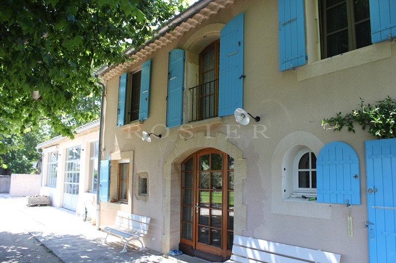 For sale, located at the foot of he Luberon, beautiful provençal farmhouse of the XIXth century with outbuilding, in a mandscaped park