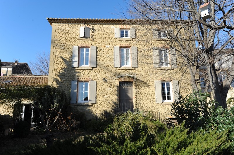For sale in the area of the Côtes du Rhône, Chateauneuf du Pap, bourgeoise house of the XVIIIth century, tastefully renovated, garden.