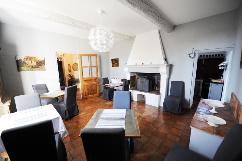 For sale in the area of the Côtes du Rhône, Chateauneuf du Pap, bourgeoise house of the XVIIIth century, tastefully renovated, garden.