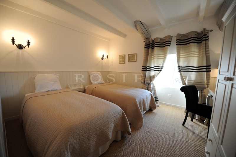 For sale in the area of the Côtes du Rhône, Chateauneuf du Pap, bourgeoise house of the XVIIIth century, tastefully renovated, garden.