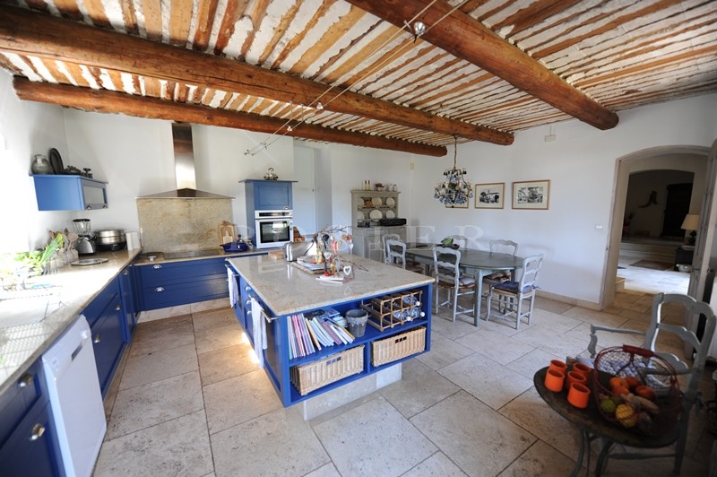 For sale in the golden triangle of Luberon, on the outskirts of a hilltop village, authentic provençal farmhouse with courtyard and swimming pool