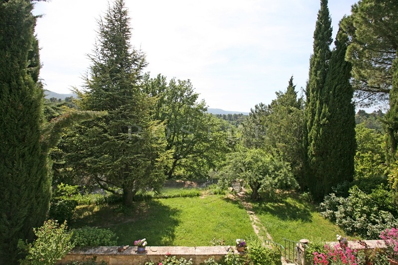 For sale in Luberon, on theedge of superb hilltop village, old family mansion with garden