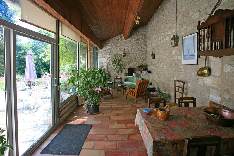For sale in Luberon, on theedge of superb hilltop village, old family mansion with garden