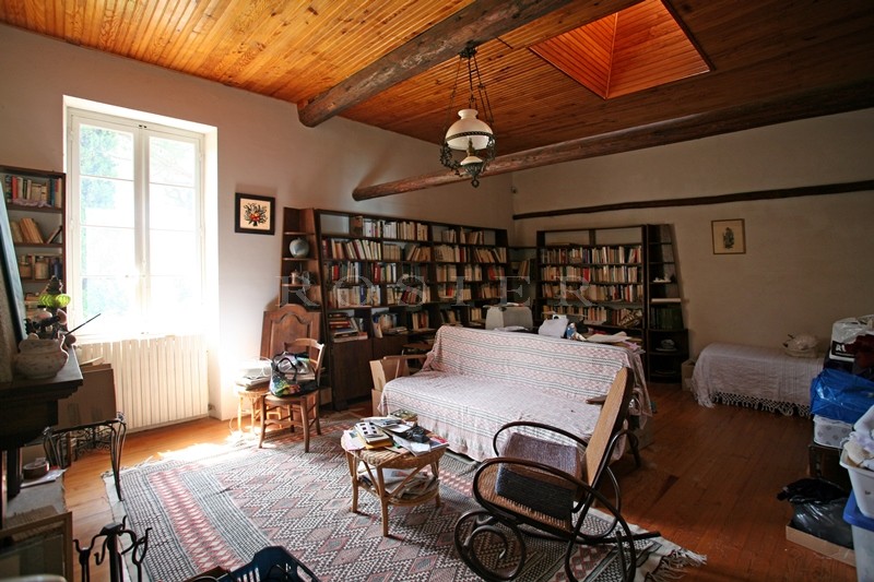 For sale in Luberon, on theedge of superb hilltop village, old family mansion with garden