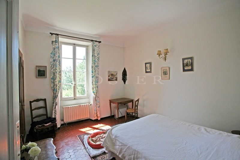 For sale in Luberon, on theedge of superb hilltop village, old family mansion with garden