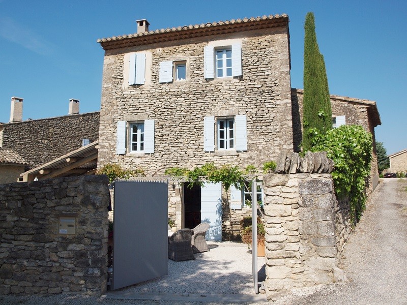 For sale, in Gordes, in a hamlet; beautiful old stone house, with terraces, garden and swimming pool