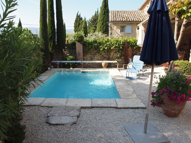 For sale, in Gordes, in a hamlet; beautiful old stone house, with terraces, garden and swimming pool