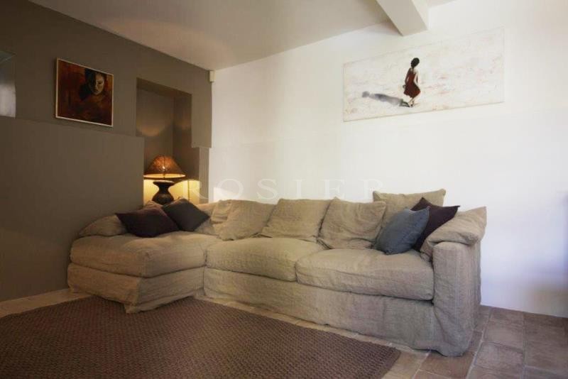 For sale, in Gordes, in a hamlet; beautiful old stone house, with terraces, garden and swimming pool