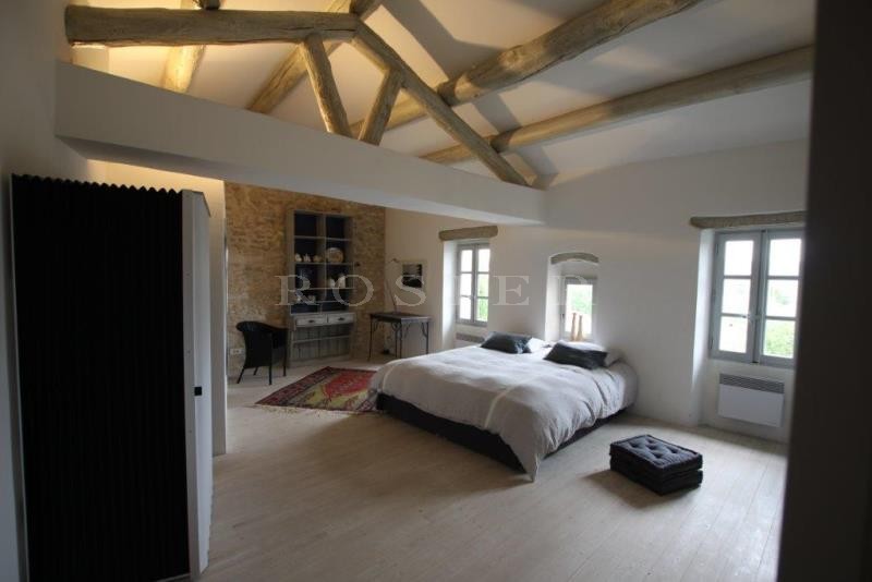 For sale, in Gordes, in a hamlet; beautiful old stone house, with terraces, garden and swimming pool