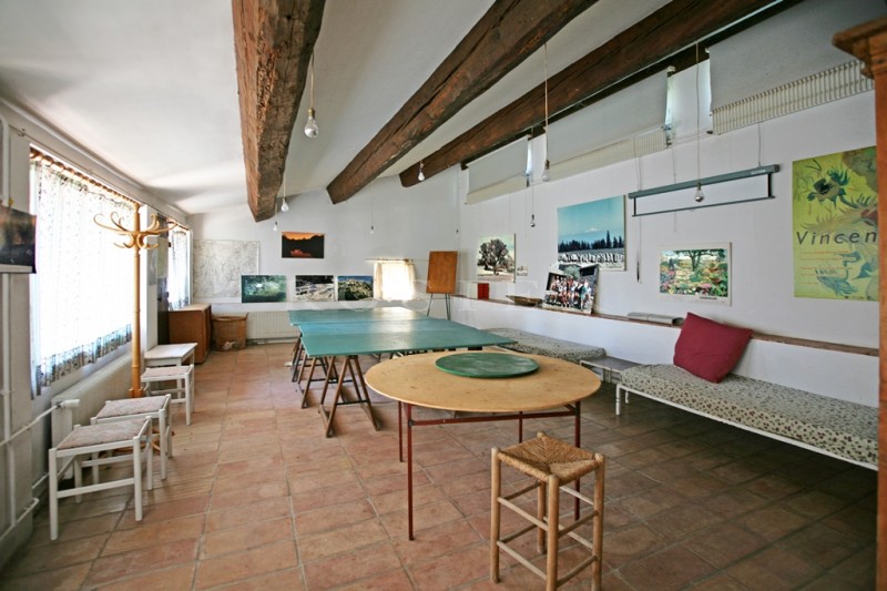 In Gordes, for sale, authentic provençal sheepfold on a beautiful land of 1.2 hectare with swimming pool