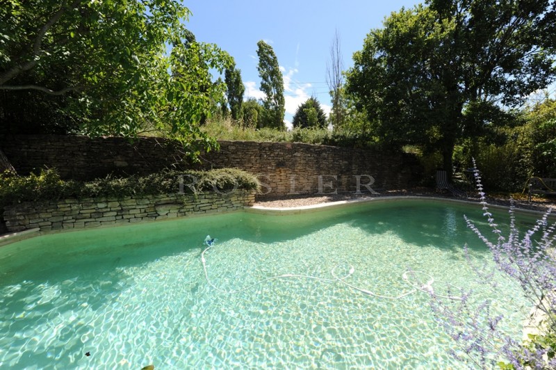 Up in the hill, set in vineyards, charming little farmhouse with pool on more than 3 000 m² of grounds