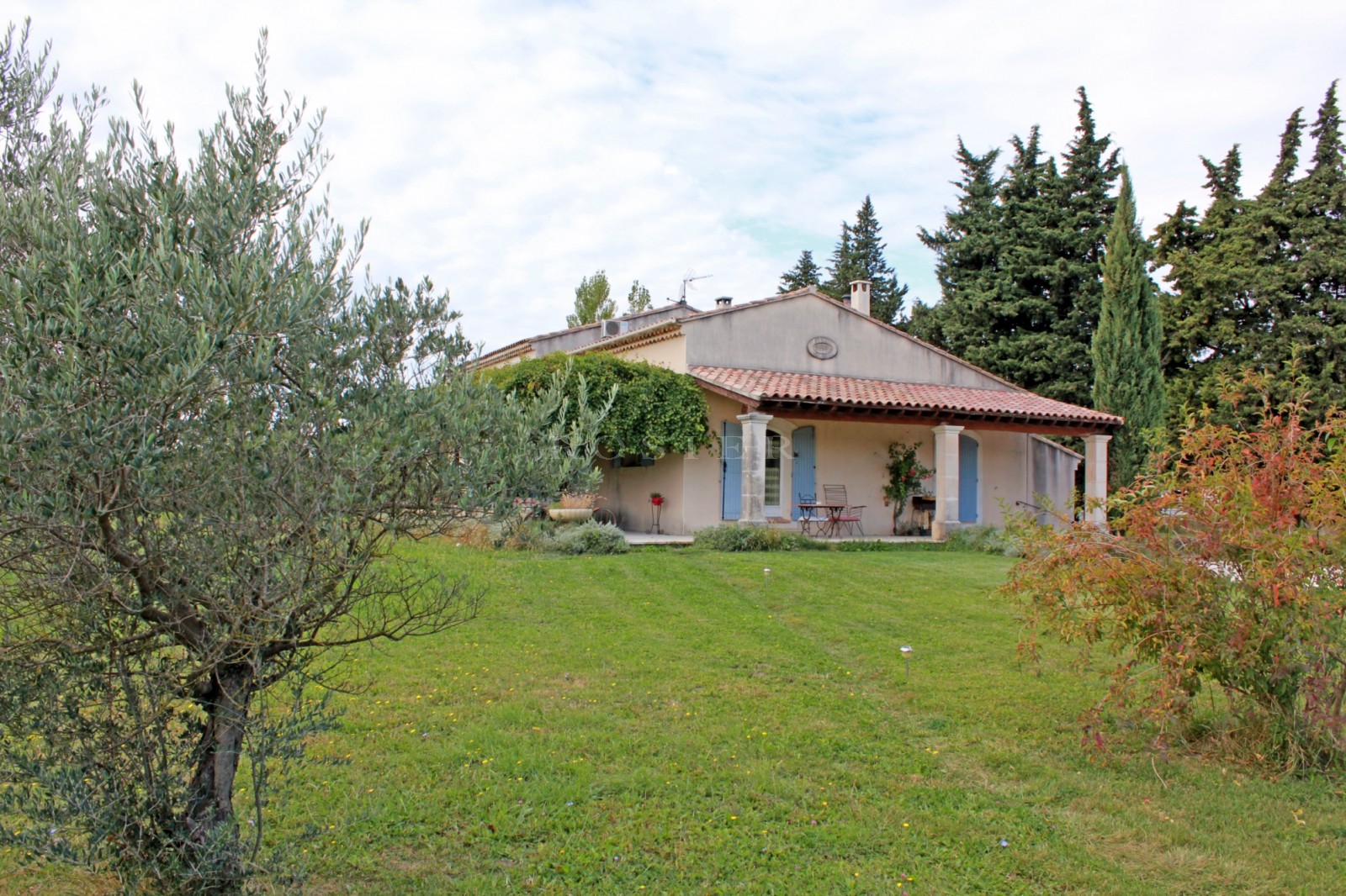 Grande maison avec jardin et piscine à vendre dans le Luberon