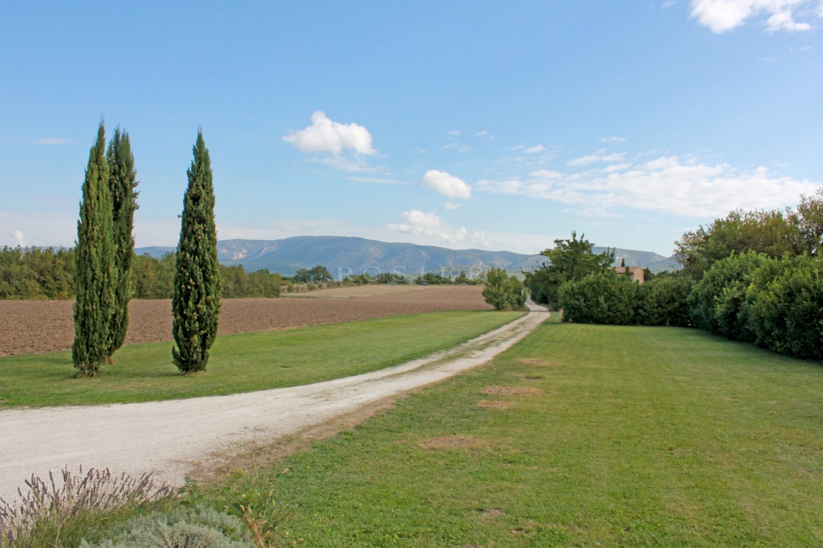 Traditional house on a plot of land of more than 2 hectaresfor sale in Luberon