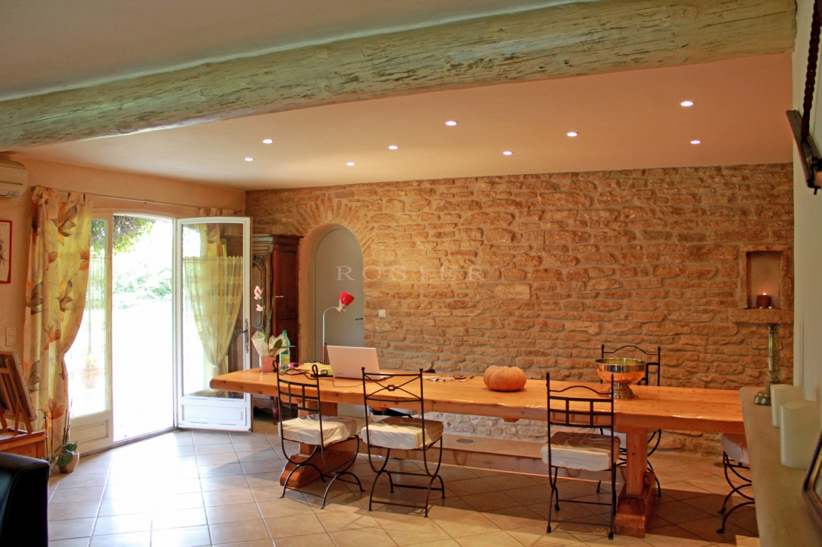 Traditional house on a plot of land of more than 2 hectaresfor sale in Luberon