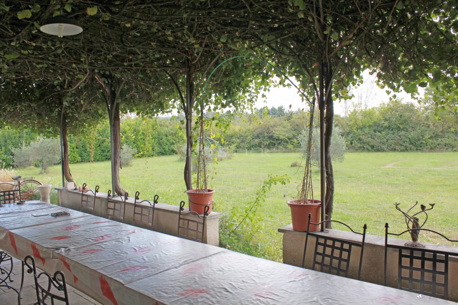 Traditional house on a plot of land of more than 2 hectaresfor sale in Luberon
