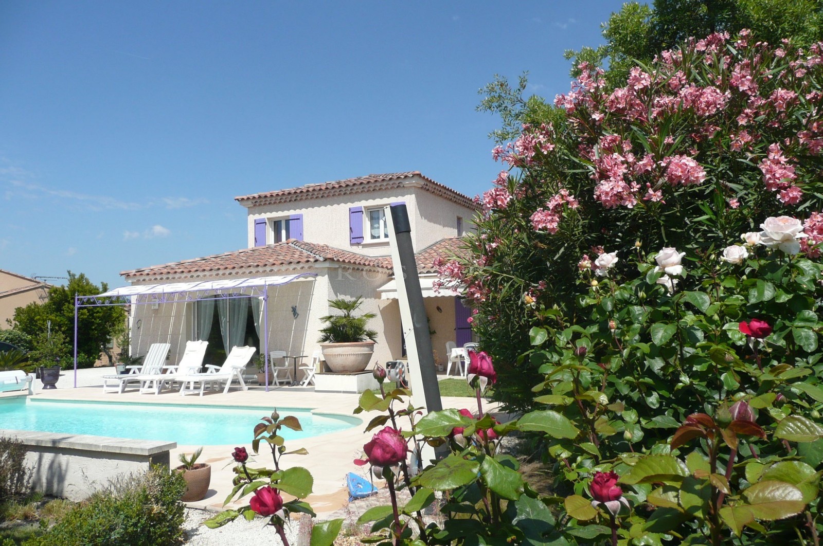 Isle sur la Sorgue - Beautiful contemporary villa in a small upscale calm neighborhood