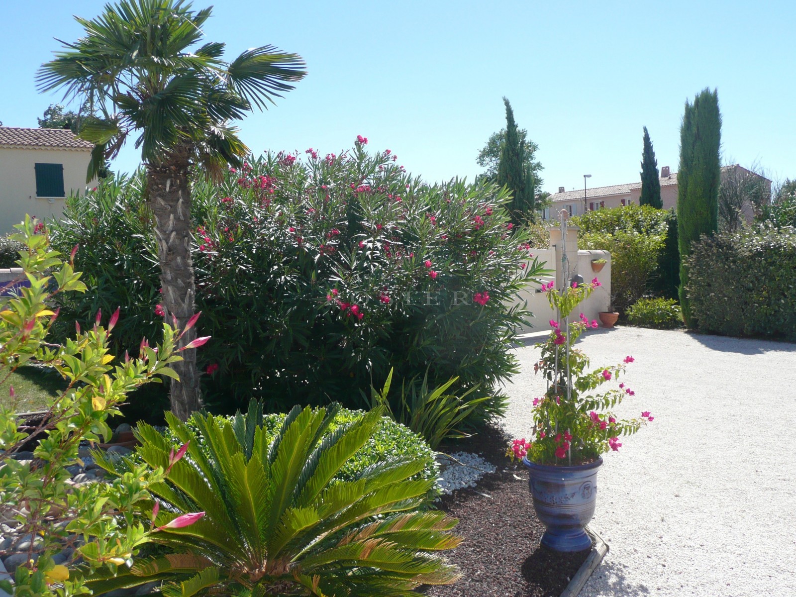 Isle sur la Sorgue - Beautiful contemporary villa in a small upscale calm neighborhood