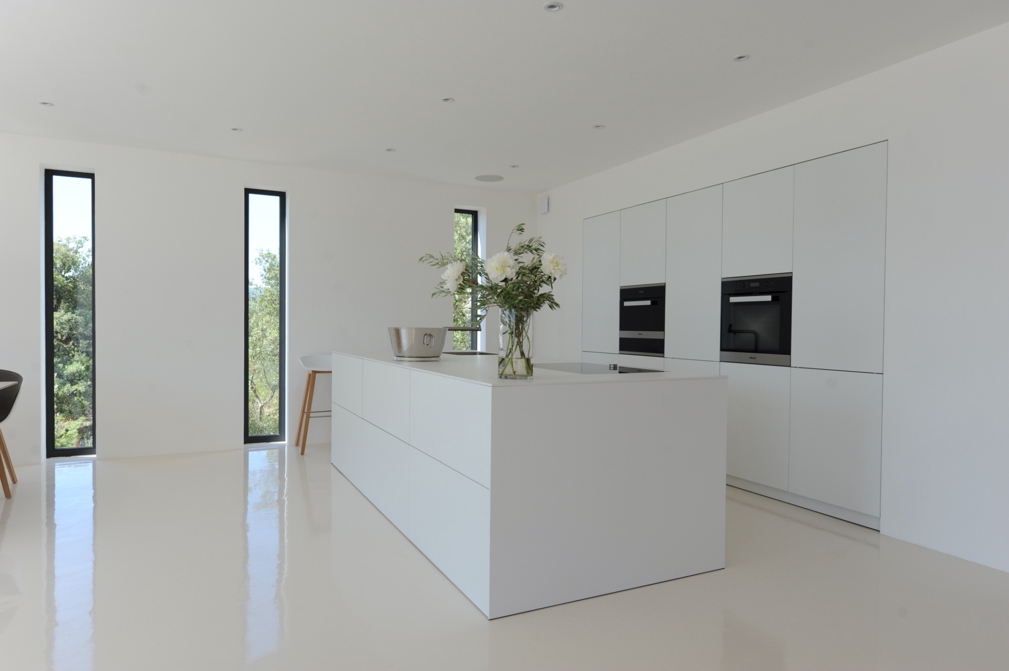 In the heart of the Luberon, contemporary single storey house with swimming pool and views