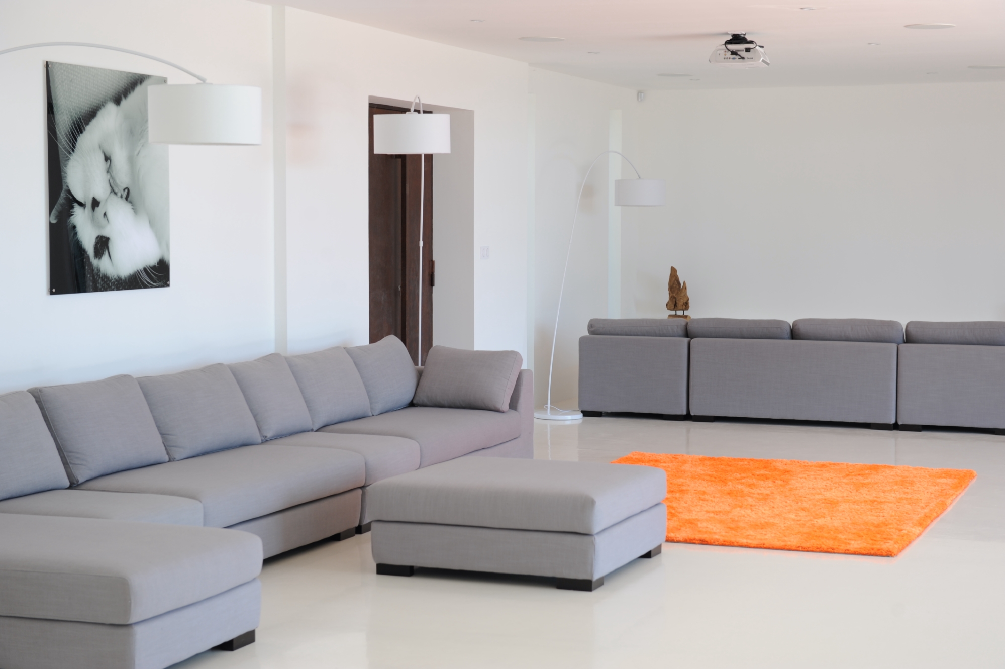 In the heart of the Luberon, contemporary single storey house with swimming pool and views