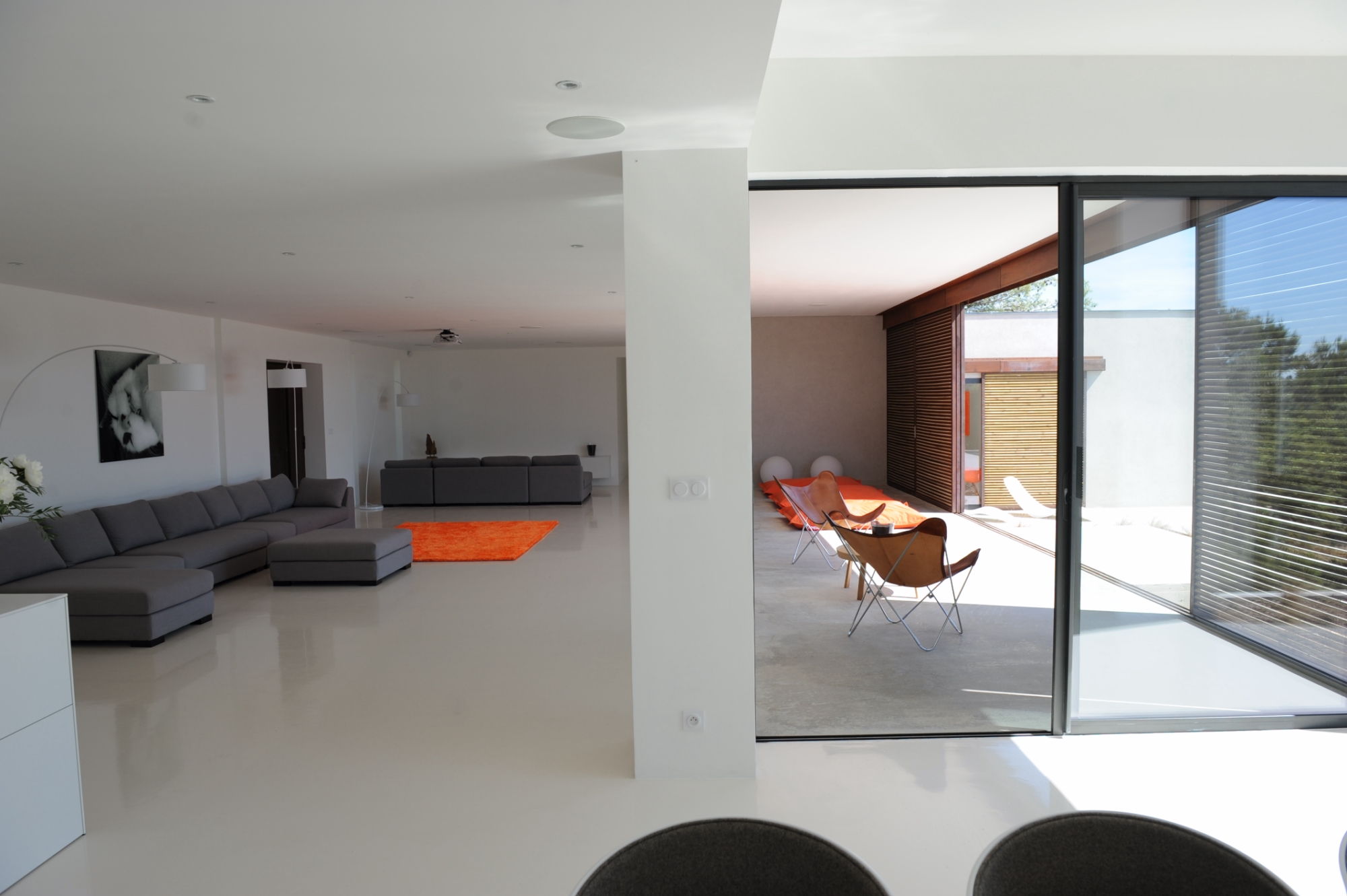 In the heart of the Luberon, contemporary single storey house with swimming pool and views