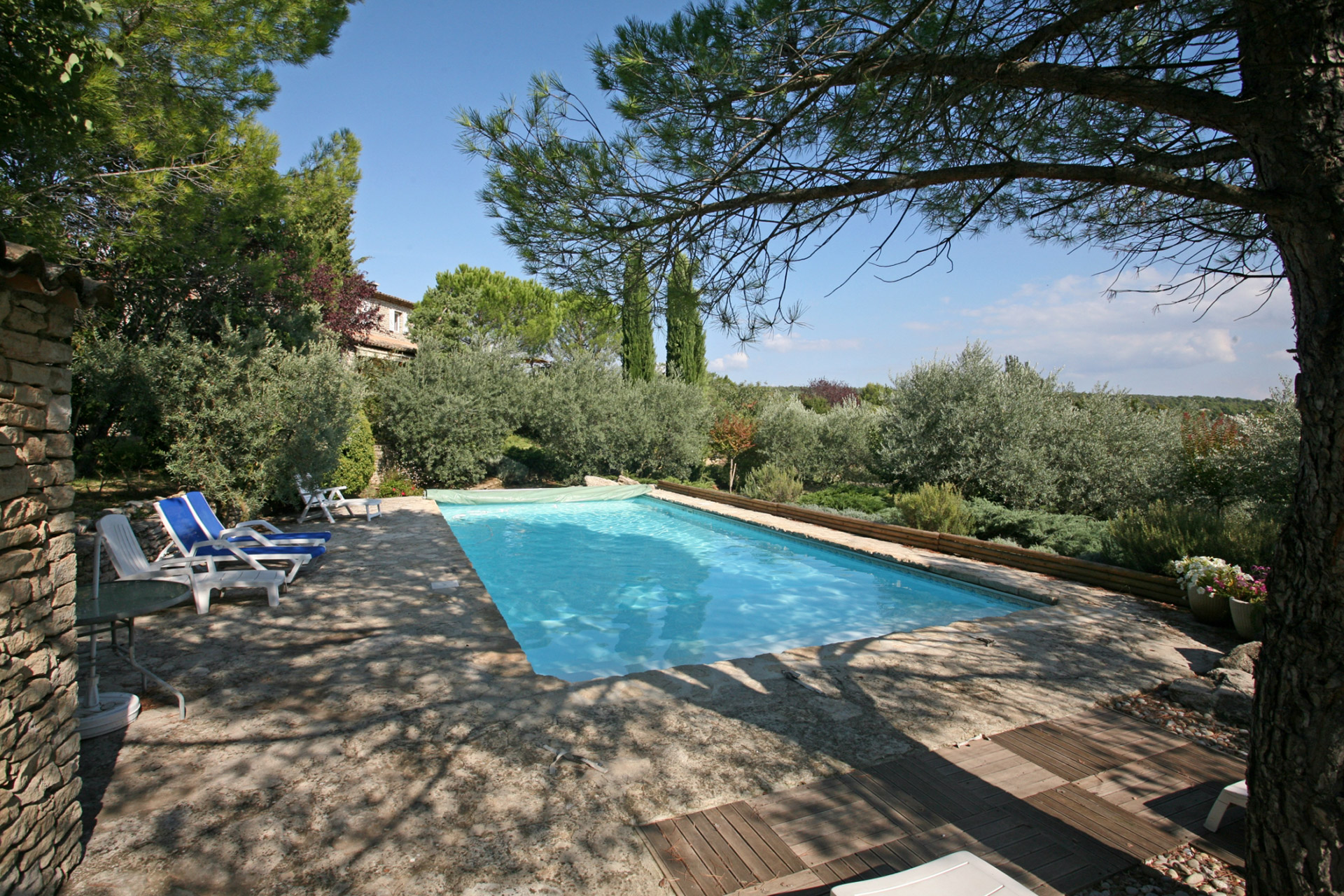 For sale in Gordes, stone house with pool overlooking the valley and the Luberon