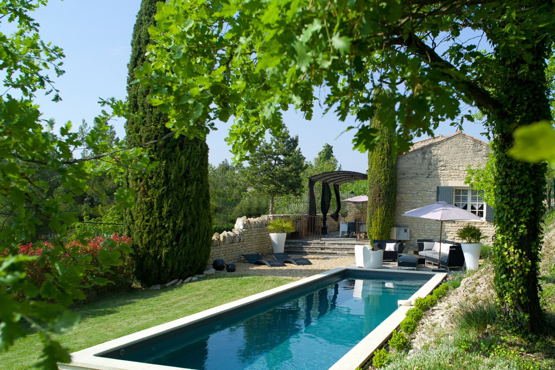 In Gordes, for sale, stone house, renovated with taste, garden and swimming pool