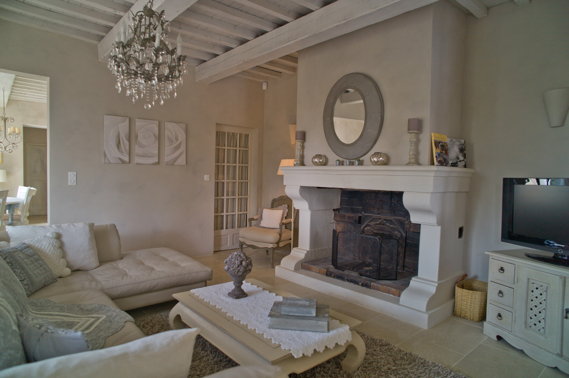In Gordes, for sale, stone house, renovated with taste, garden and swimming pool