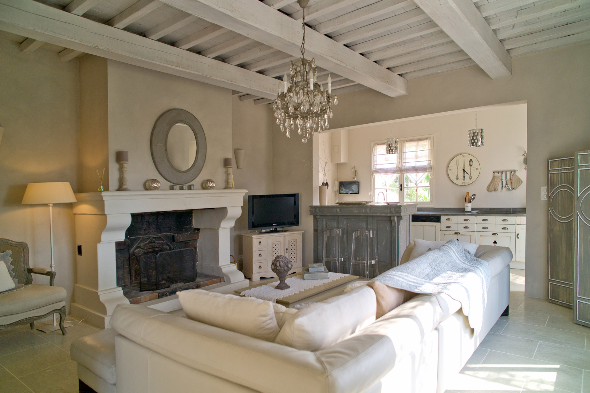 In Gordes, for sale, stone house, renovated with taste, garden and swimming pool