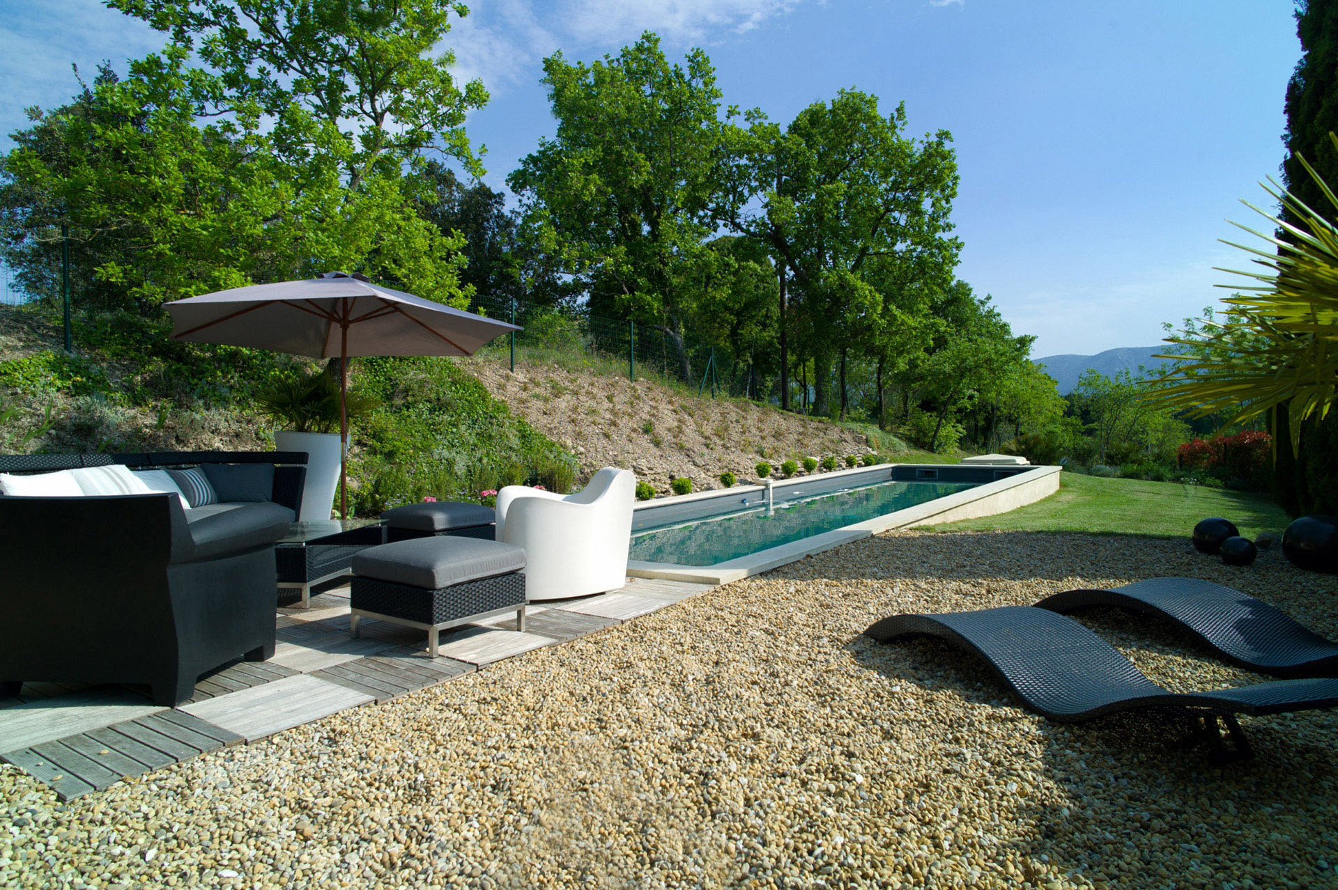 In Gordes, for sale, stone house, renovated with taste, garden and swimming pool