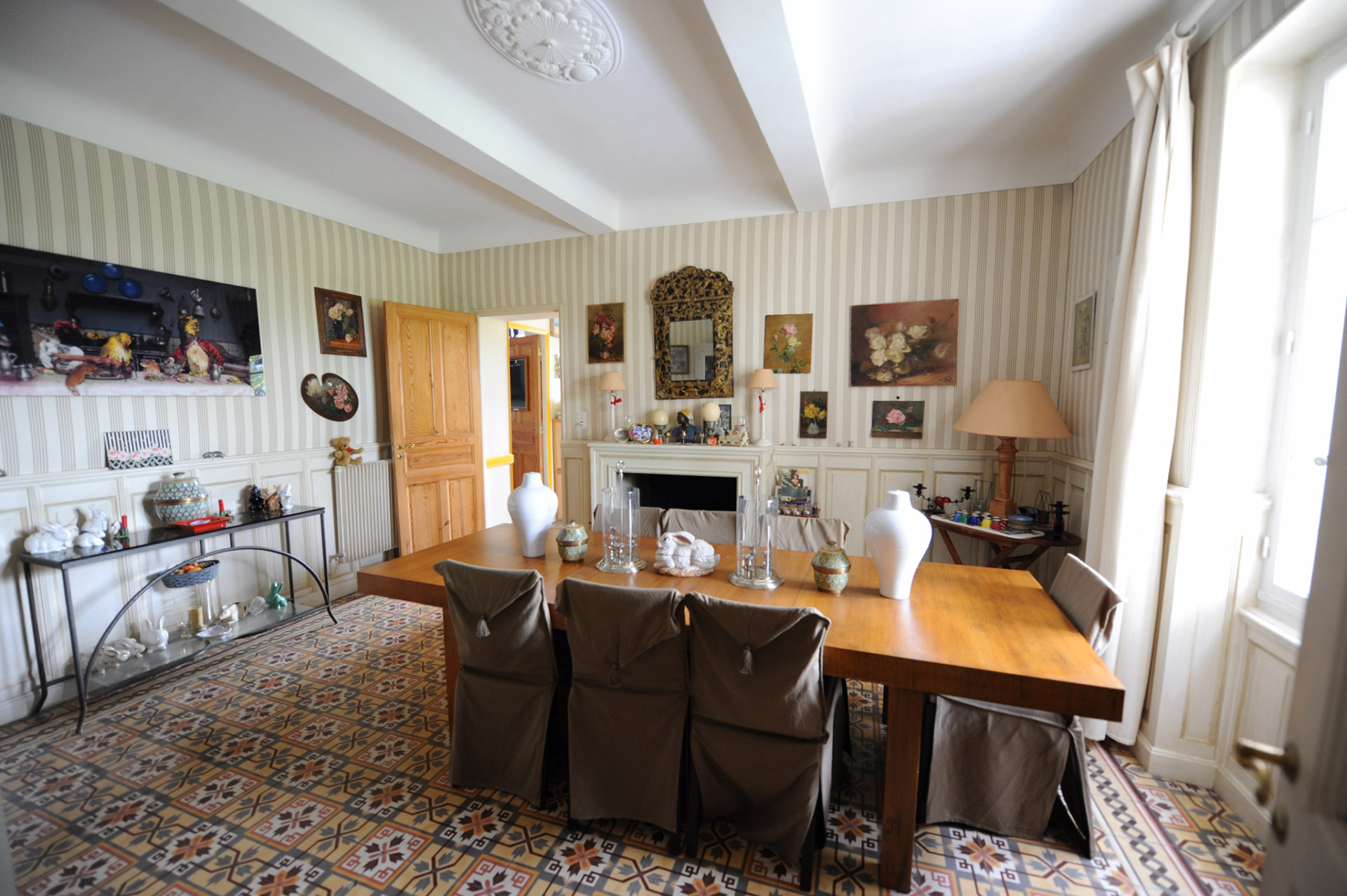 Close to Isle sur la Sorgue, renovated farmhouse with outbuildings and pool for sale