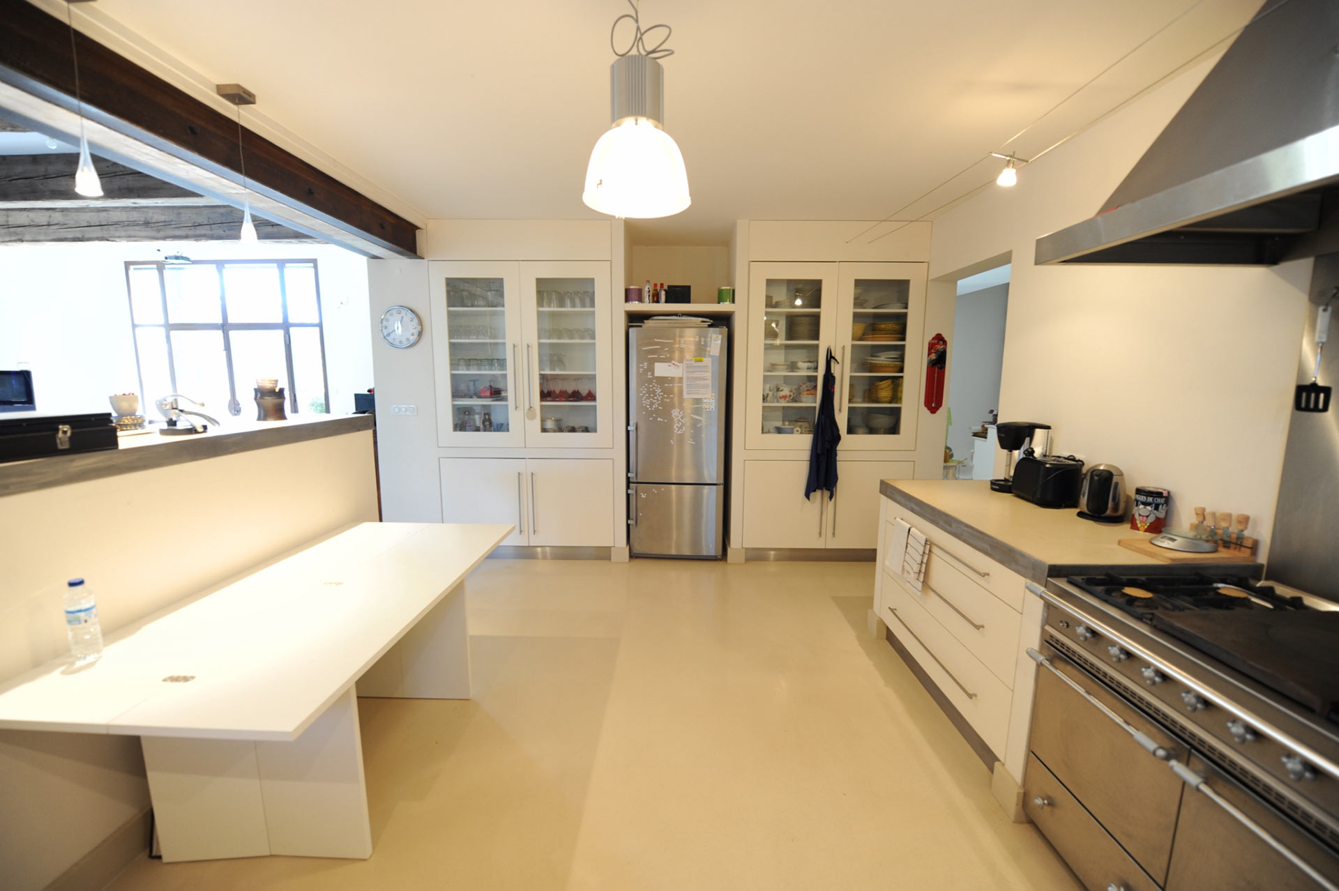 Close to Isle sur la Sorgue, renovated farmhouse with outbuildings and pool for sale