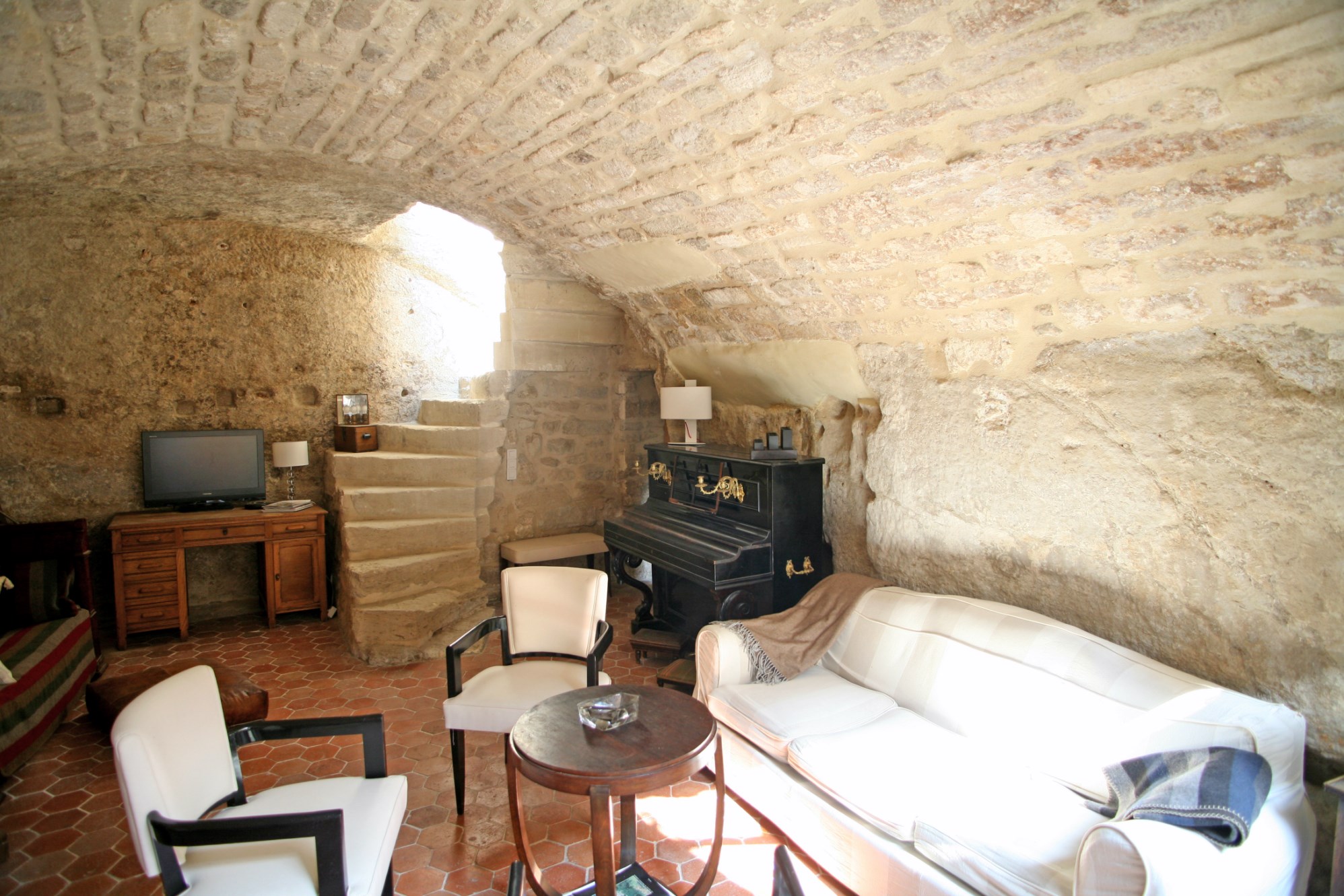 For sale in Provence, in Luberon, in a famous hilltop village, superb XVIIth century village house with patio and terrace. 