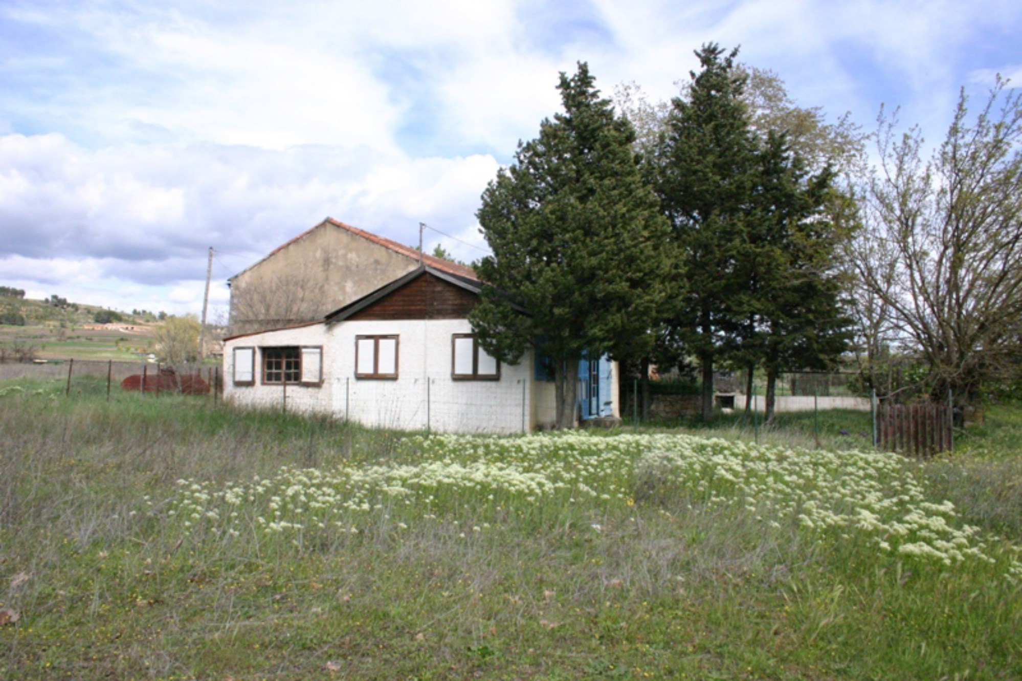 In the heart of the Luberon valley, for sale, old original shaped farmhouse to be renovated