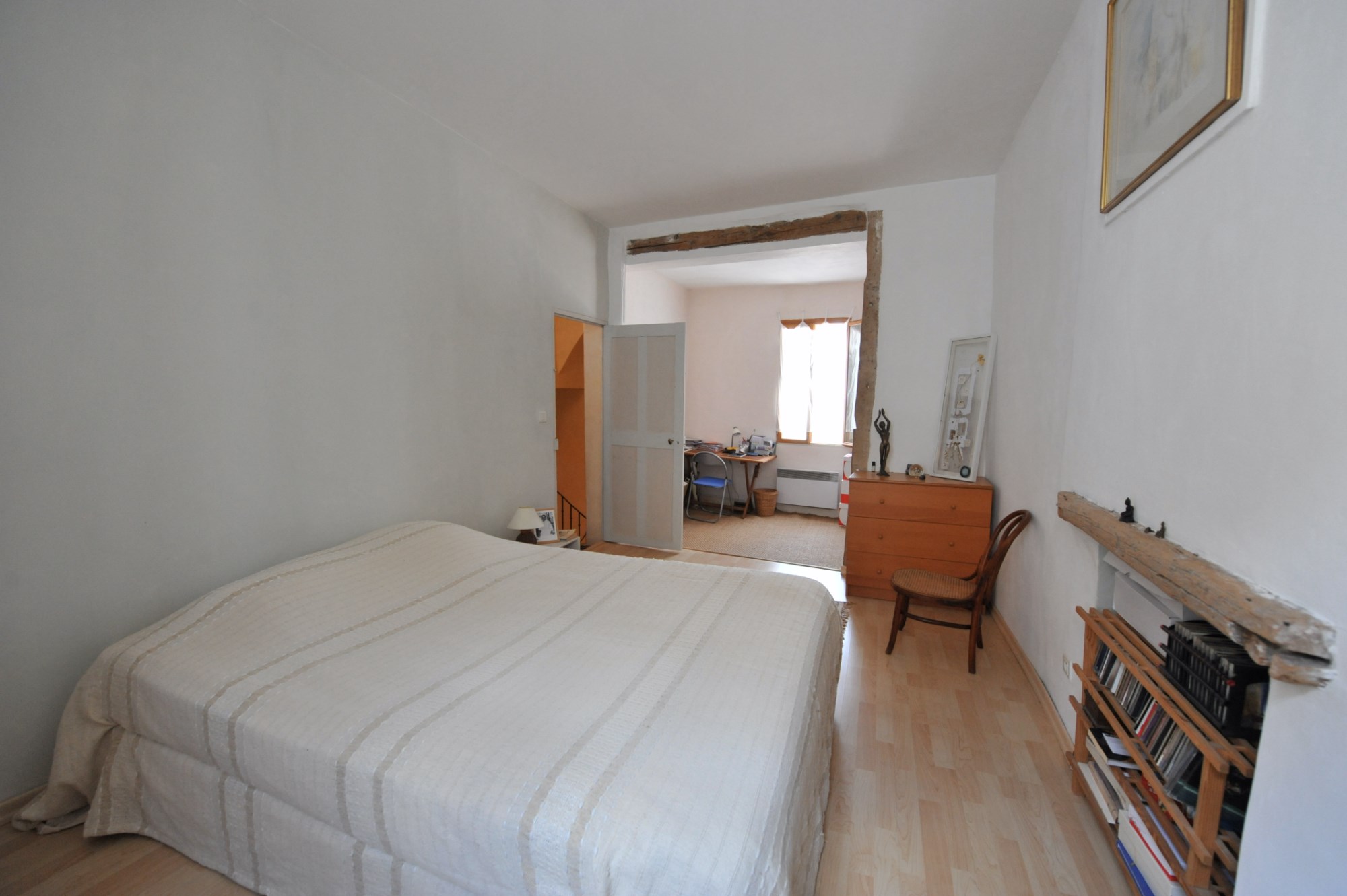Isle sur la Sorgue, for sale, pretty town house with patio in a quiet neighborhood 