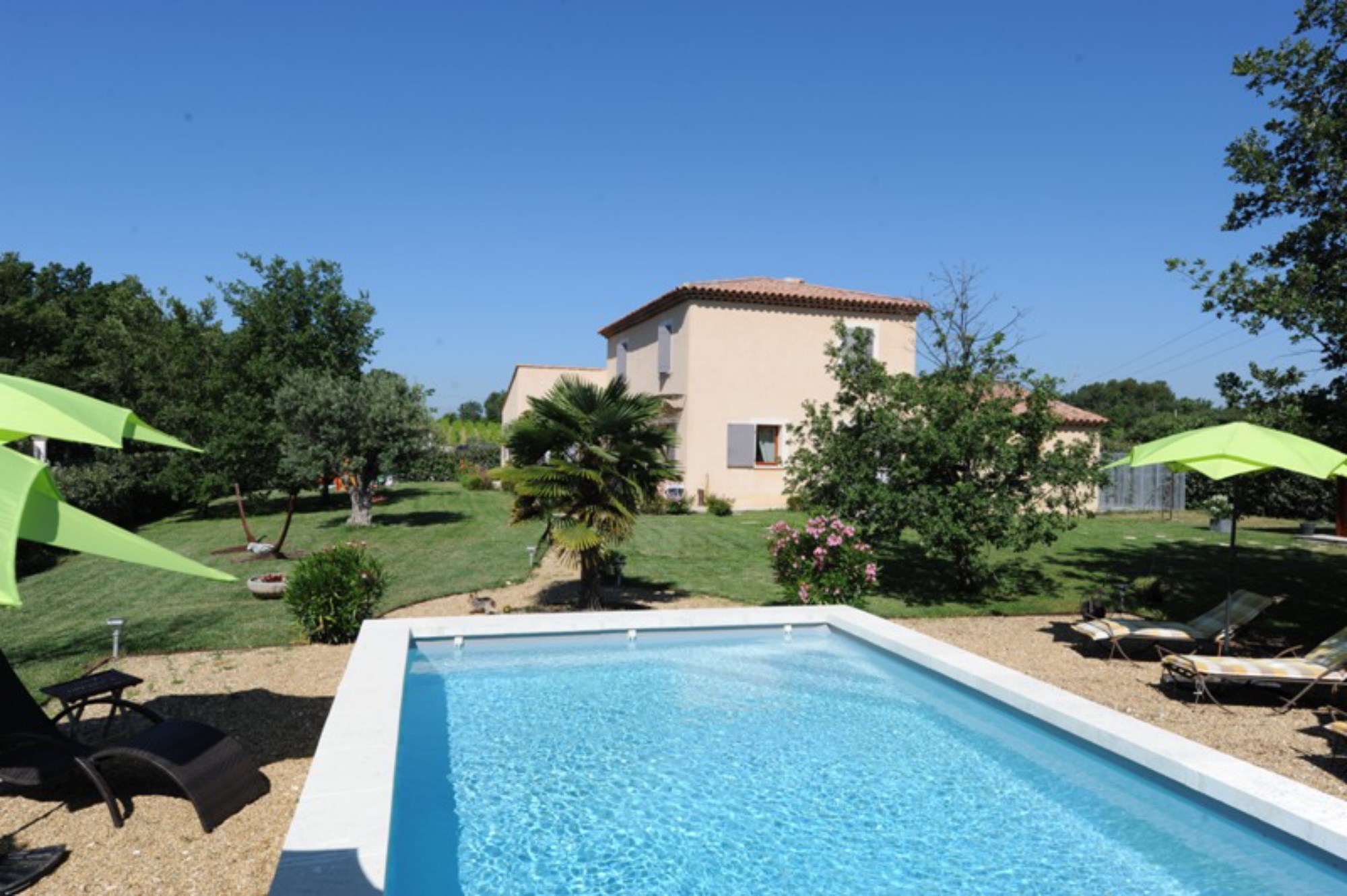For sale, near a beautiful village, contemporary villa with large volumes, landscaped garden and swimming pool
