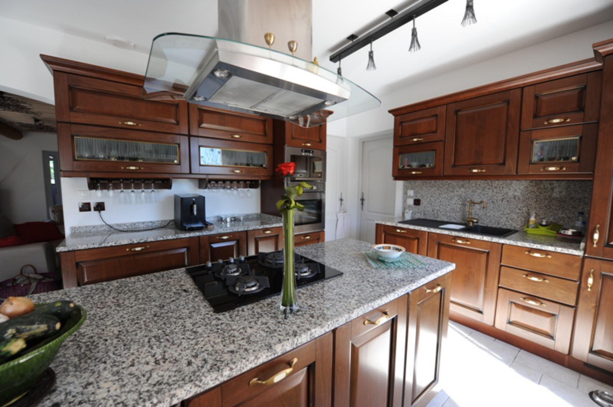 For sale, near a beautiful village, contemporary villa with large volumes, landscaped garden and swimming pool