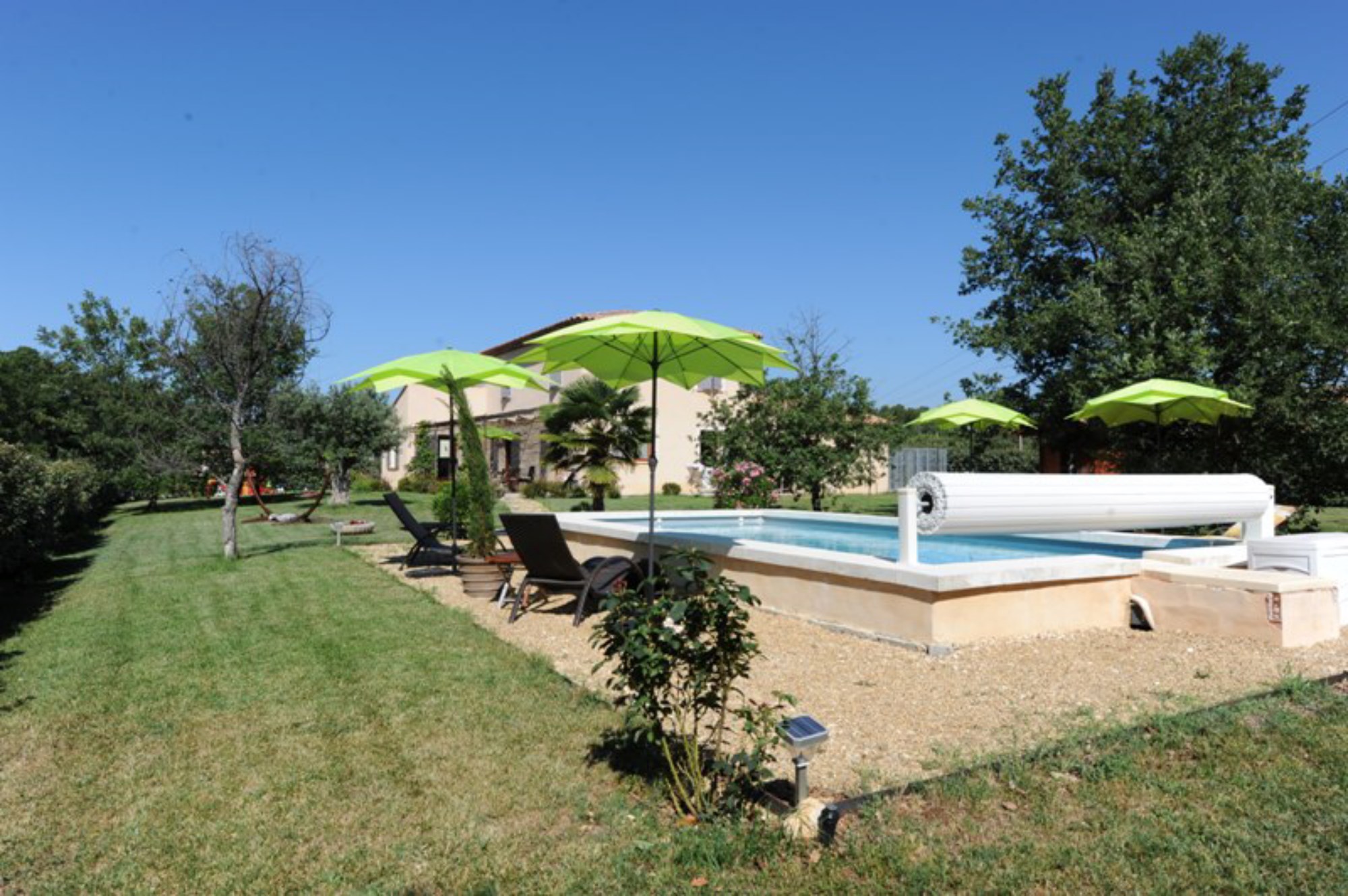 For sale, near a beautiful village, contemporary villa with large volumes, landscaped garden and swimming pool