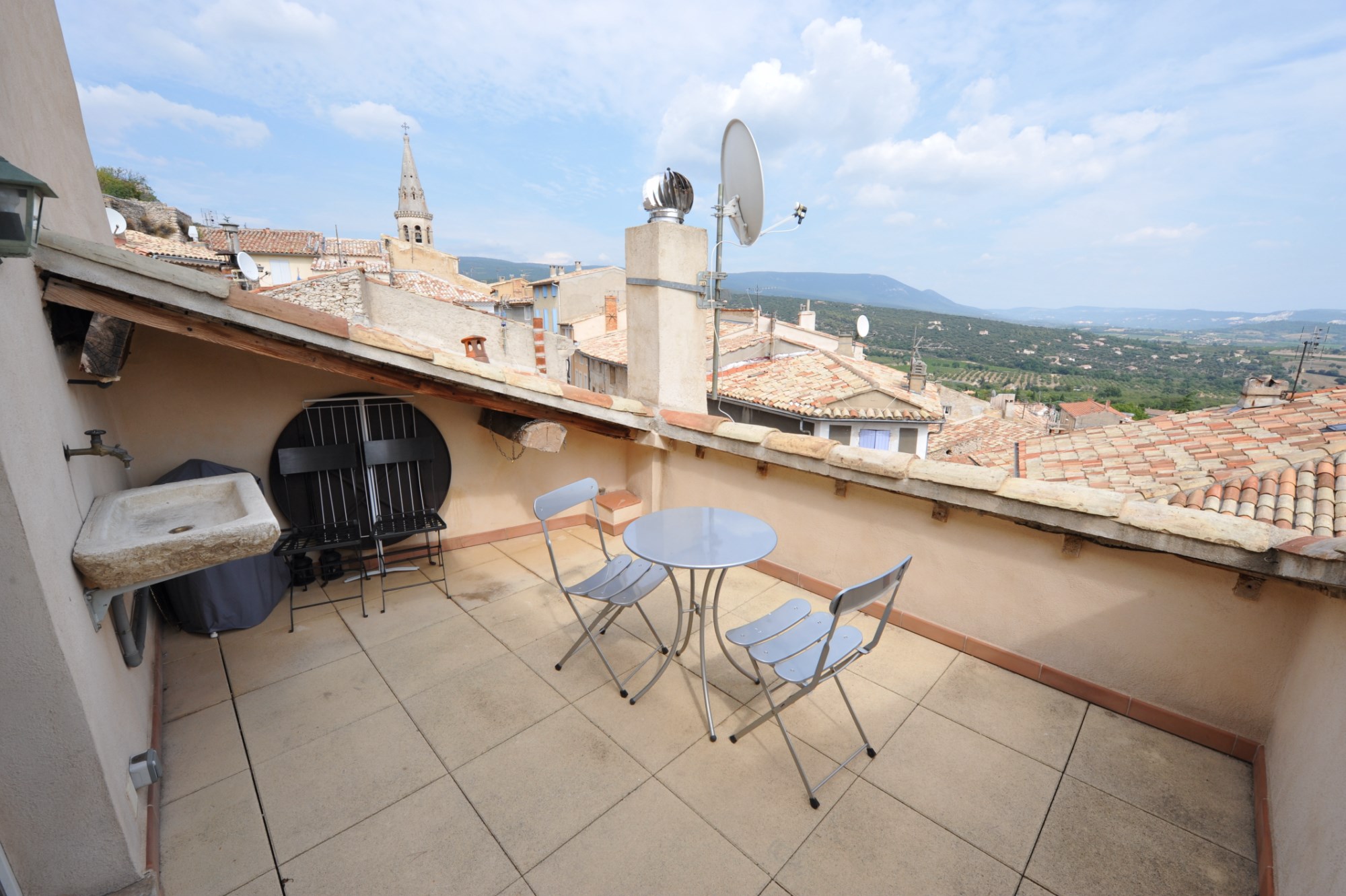 Provence, Luberon, for sale, charming restored village house, with roof terrace offering lovely views facing the Luberon 