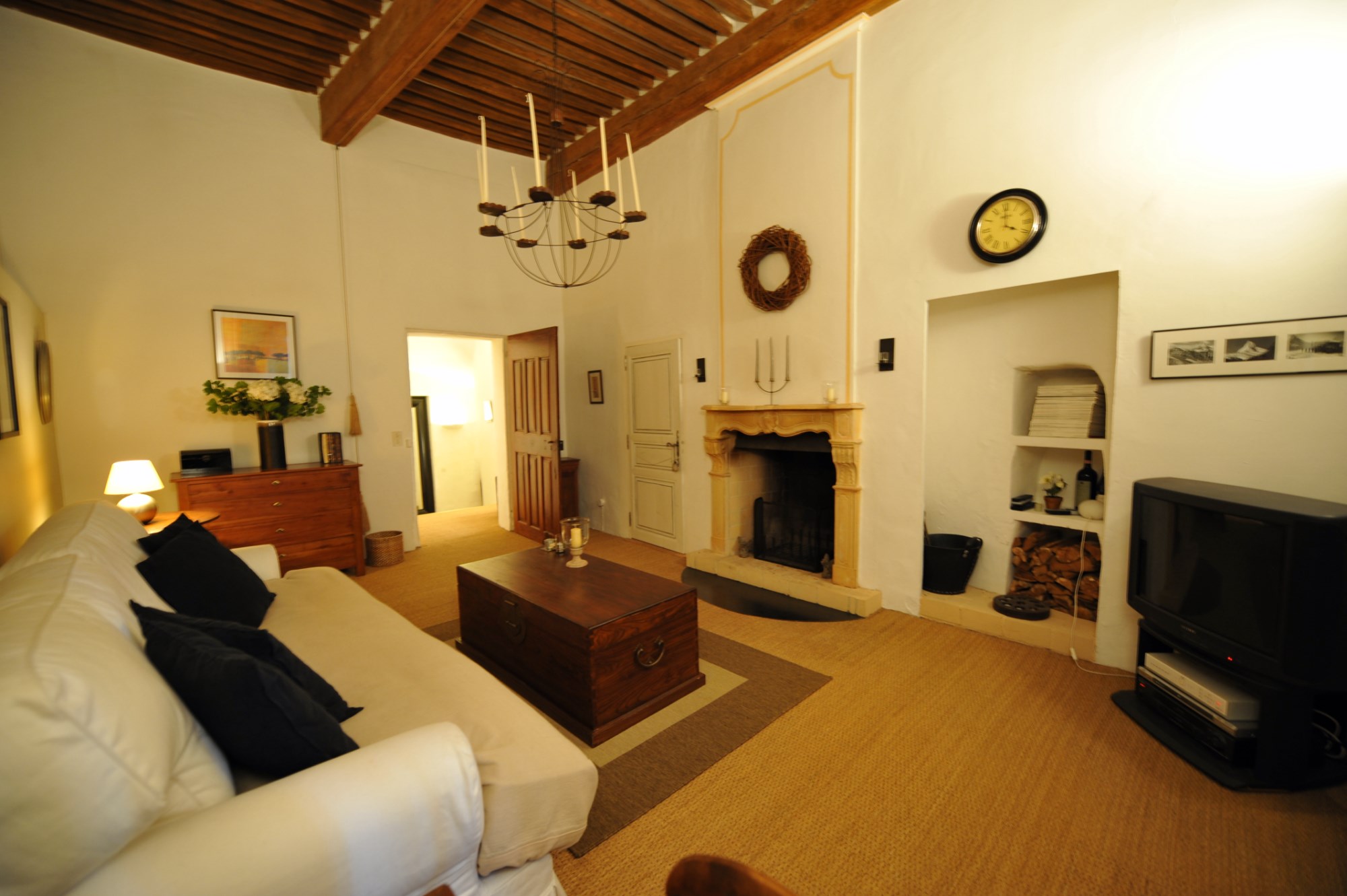 Provence, Luberon, for sale, charming restored village house, with roof terrace offering lovely views facing the Luberon 