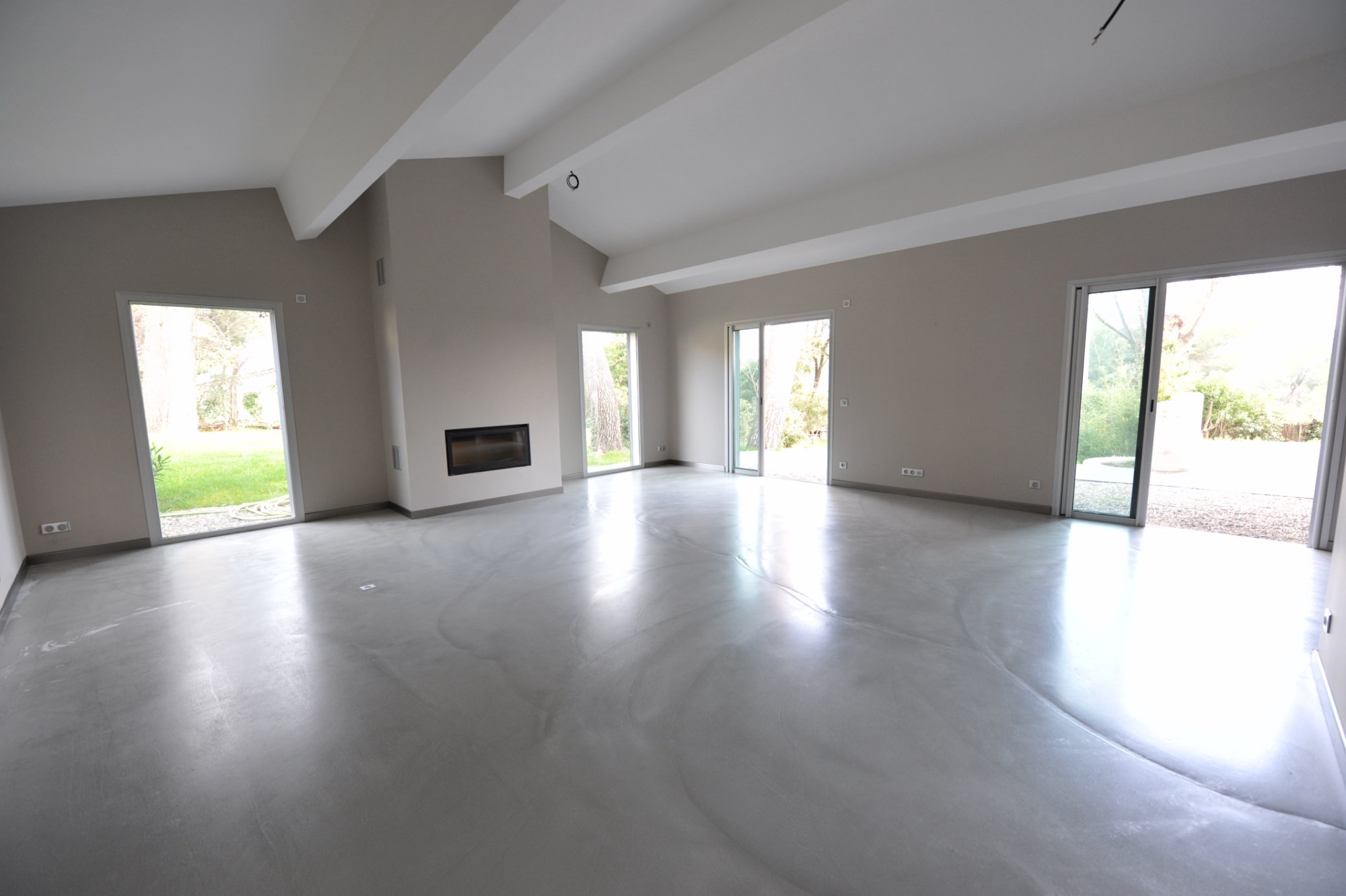 Near Avignon, for sale, beautiful house with garden and lovely views on the valley du Rhone