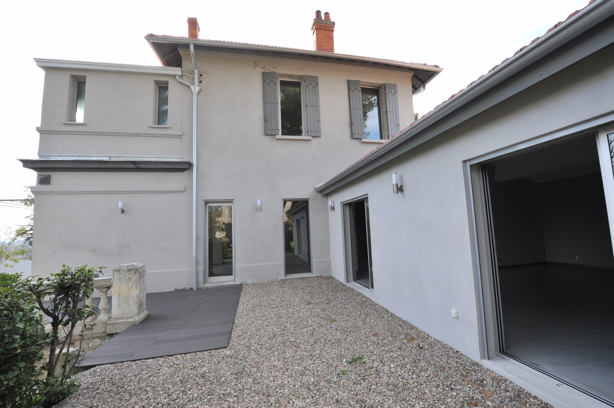 Near Avignon, for sale, beautiful house with garden and lovely views on the valley du Rhone